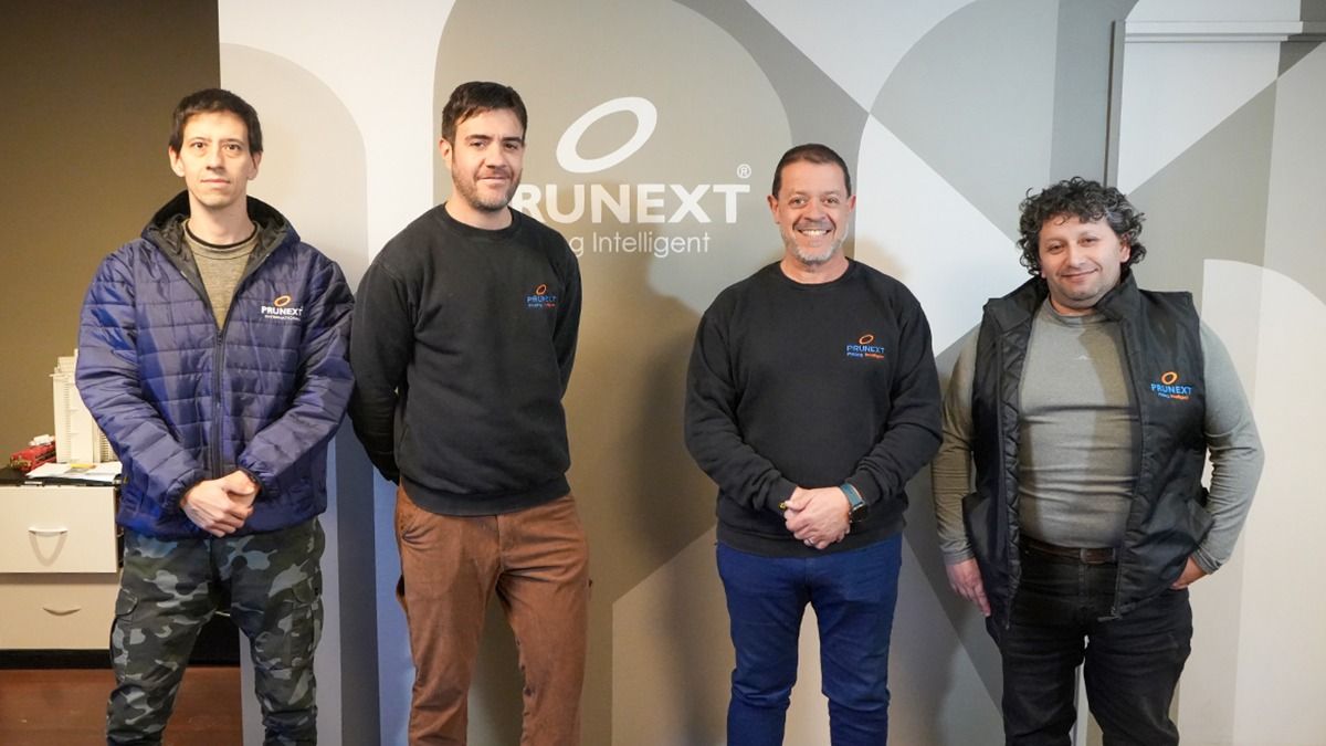 Sergio Arena, Mauricio Bustos, Daniel Farina y Claudio Vicencio se conocen trabajando hace 20 años. Y apostaron por su propio modelo de empresa. Sergio Arena, Mauricio Bustos, Daniel Farina y Claudio Vicencio se conocen trabajando hace 20 años. Y apostaron por su propio modelo de empresa.