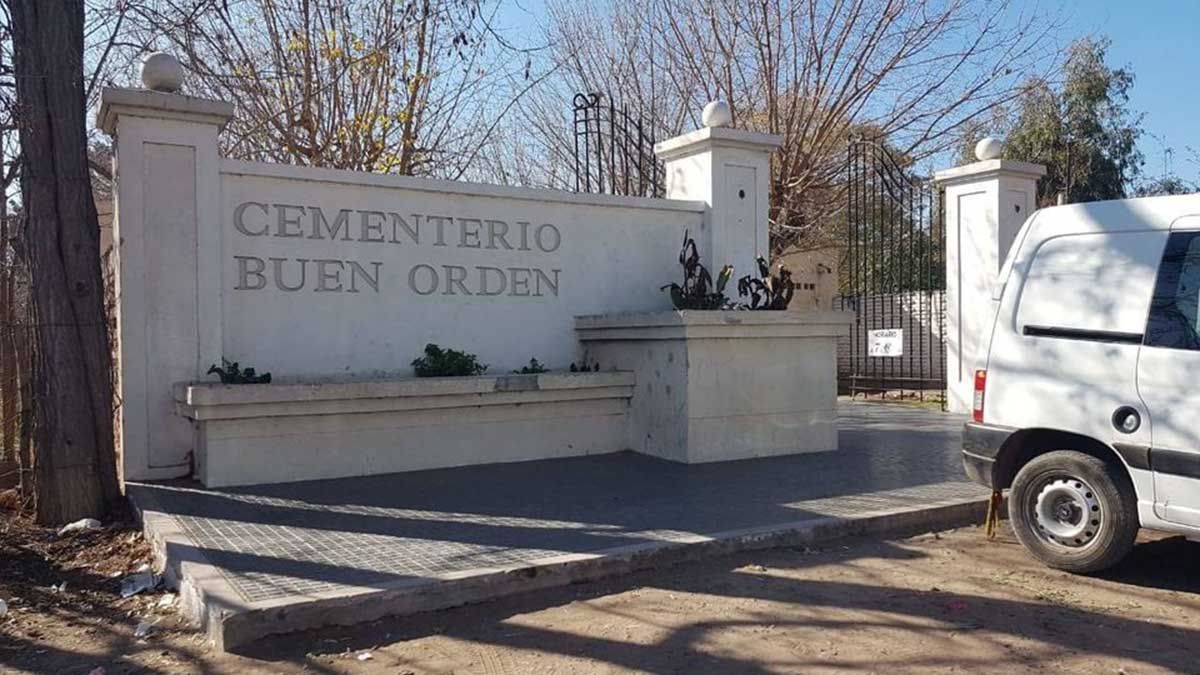 La Municipalidad de San Martín separó a las mujeres que se filmaron bromeando en el cementerio de Buen Orden 