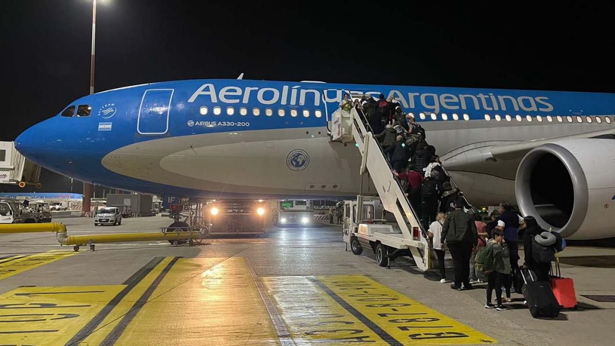 Regreso Seguro: llegó al país el vuelo con los primeros argentinos repatriados de Israel