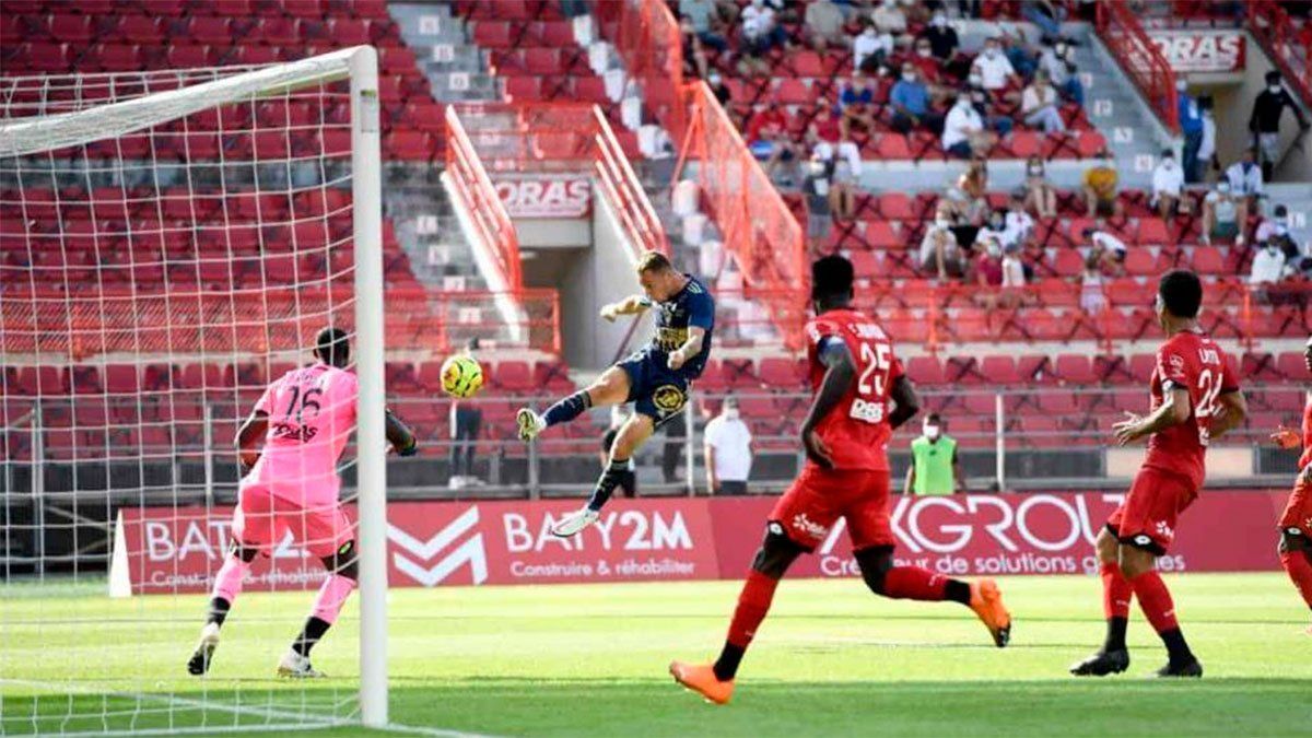 Irvin Cardona marcó un tremendo golazo en Francia.
