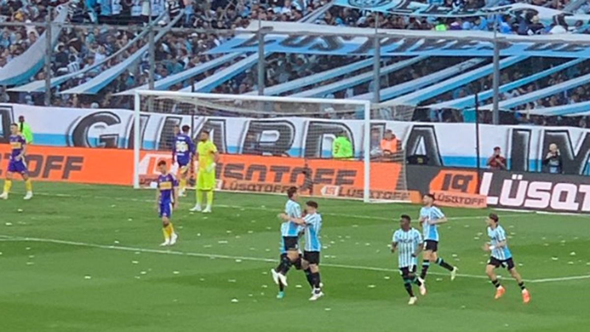 Apenas cuatro minutos después de ponerse en ventaja, Romero quiso salir jugando y se la dio a Nardoni, que no perdonó y puso en empate en uno. Apenas cuatro minutos después de ponerse en ventaja, Romero quiso salir jugando y se la dio a Nardoni, que no perdonó y puso en empate en uno.