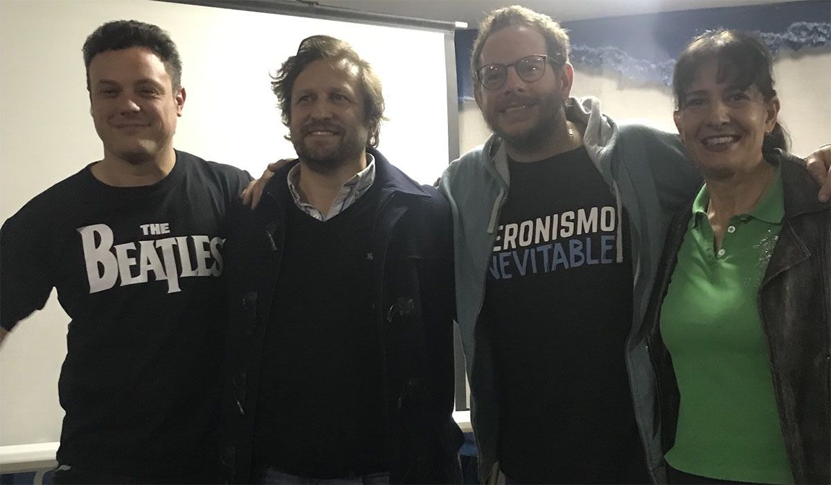 Aroma (izquierda) en una de las charlas itinerantes de Lucas Ilardo (PJ) en la provincia.