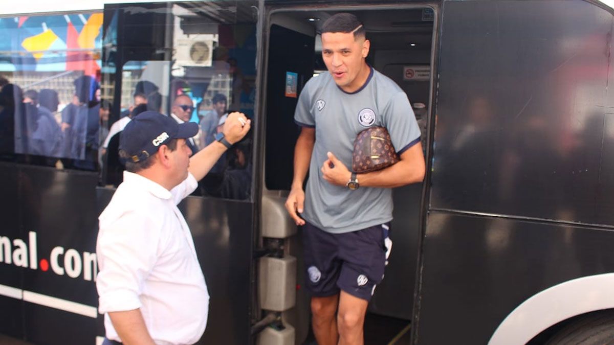 Alex Arce fue el gran goleador de la Lepra con 26 tantos en la consagración del torneo de la Primera Nacional. Alex Arce fue el gran goleador de la Lepra con 26 tantos en la consagración del torneo de la Primera Nacional.