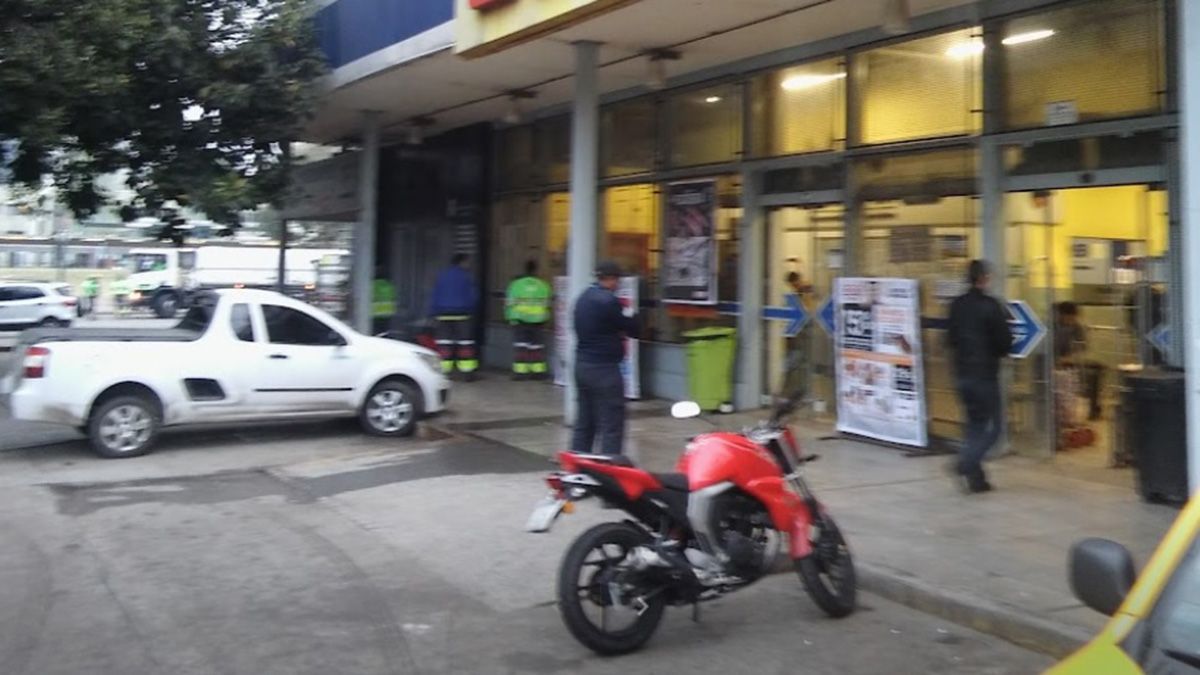 El supermercado del barrio de Retiro, donde el joven colombiano intentó robar dos envases de crema bronceadora y fue condenado a 10 meses de prisión efectiva