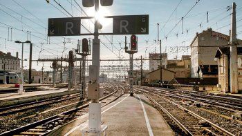 Las huelgas causan caos ferroviario en Francia y desafían a Macron