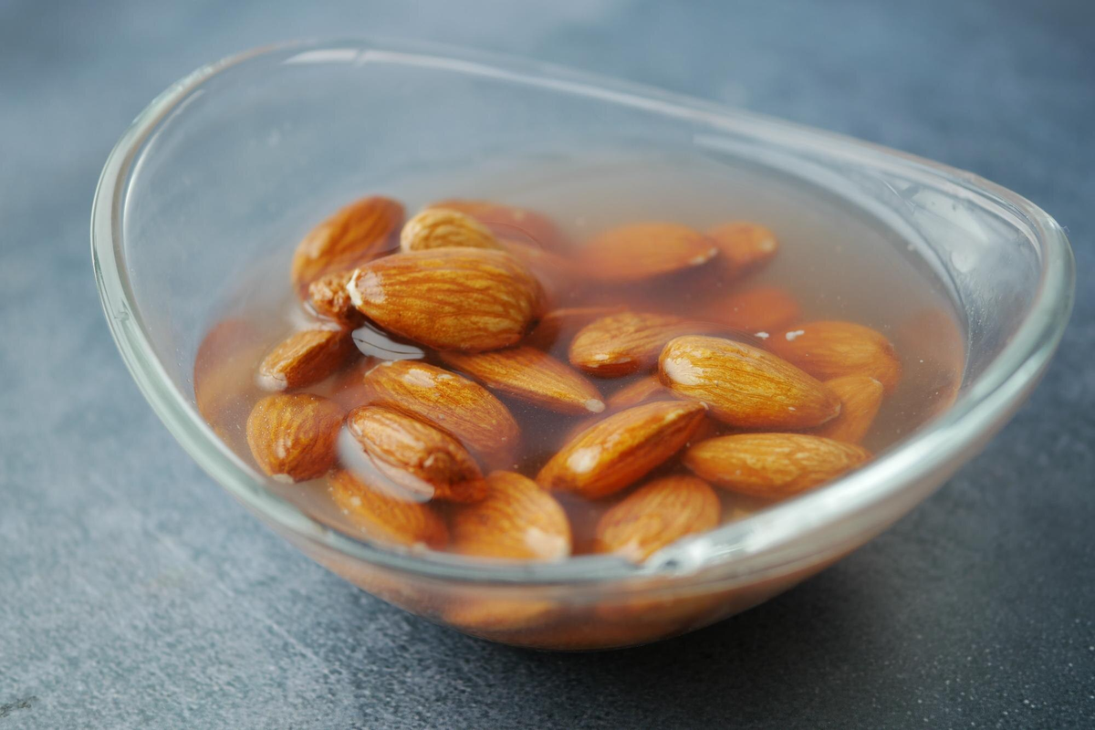 Cáscara de almendras: por qué recomiendan remojarlas en agua y para qué sirve Cáscara de almendras: por qué recomiendan remojarlas en agua y para qué sirve