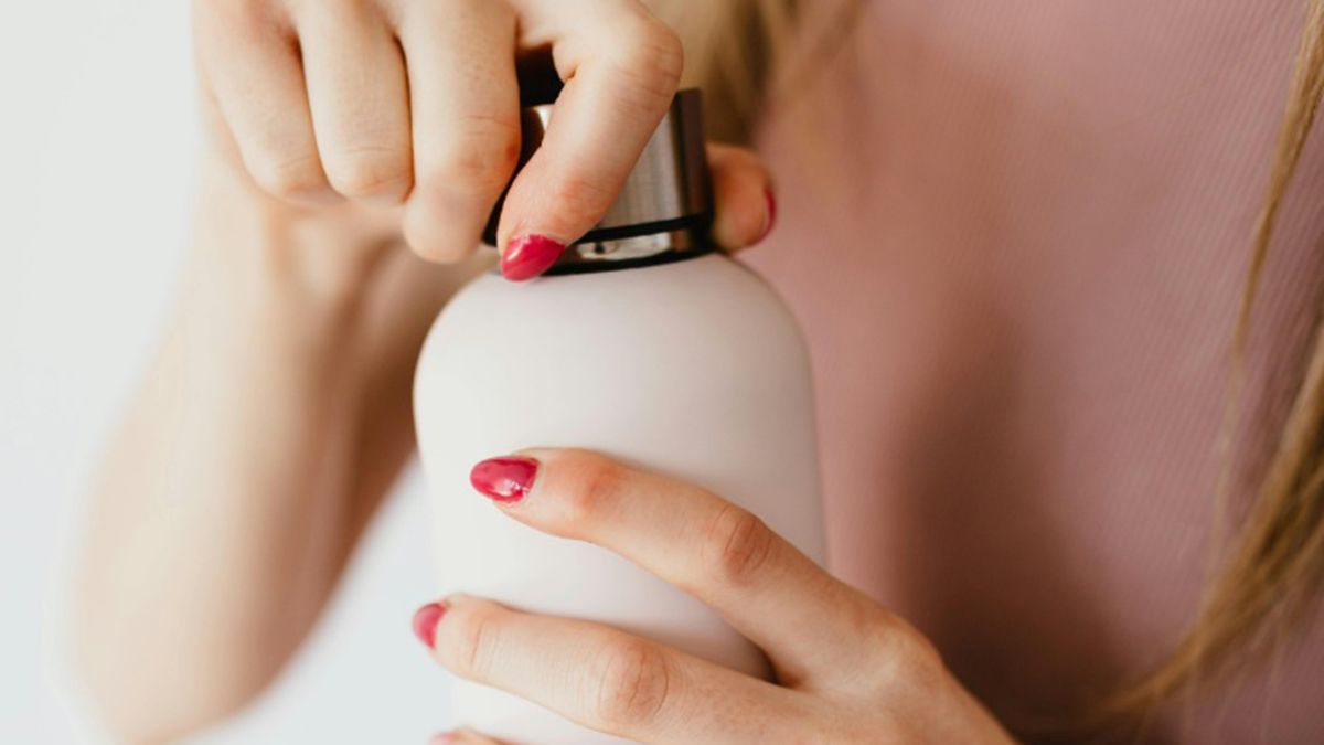 Una marca de shampoo anticaída y crecimiento extremo, una crema para peinar triple acción fueron prohibidos por la ANMAT Una marca de shampoo anticaída y crecimiento extremo, una crema para peinar triple acción fueron prohibidos por la ANMAT