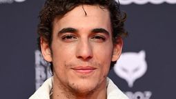 El actor español Miguel Herrán se roba toda la atención en la película Hasta el cielo, de Netflix.
