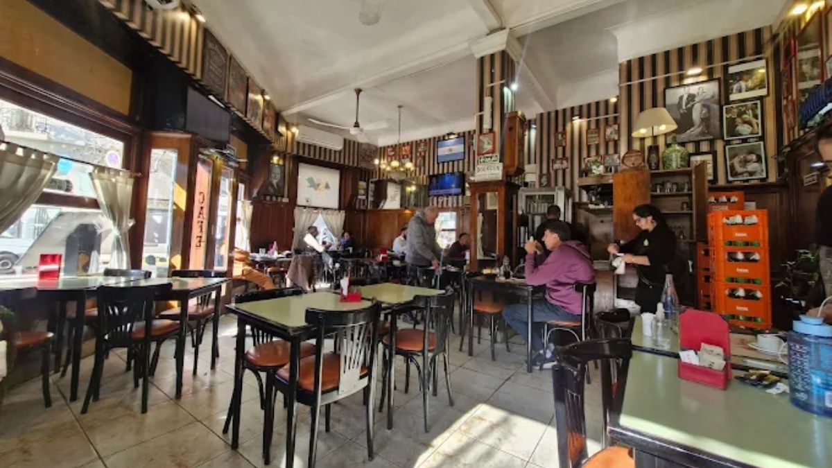 El bodegón está ubicado en el barrio San Cristóbal. El bodegón está ubicado en el barrio San Cristóbal.