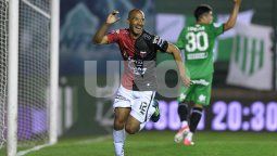 Colón empató con Banfield 1 a 1 y sigue arriba e invicto en la Superliga Colón empató con Banfield 1 a 1 y sigue arriba e invicto en la Superliga