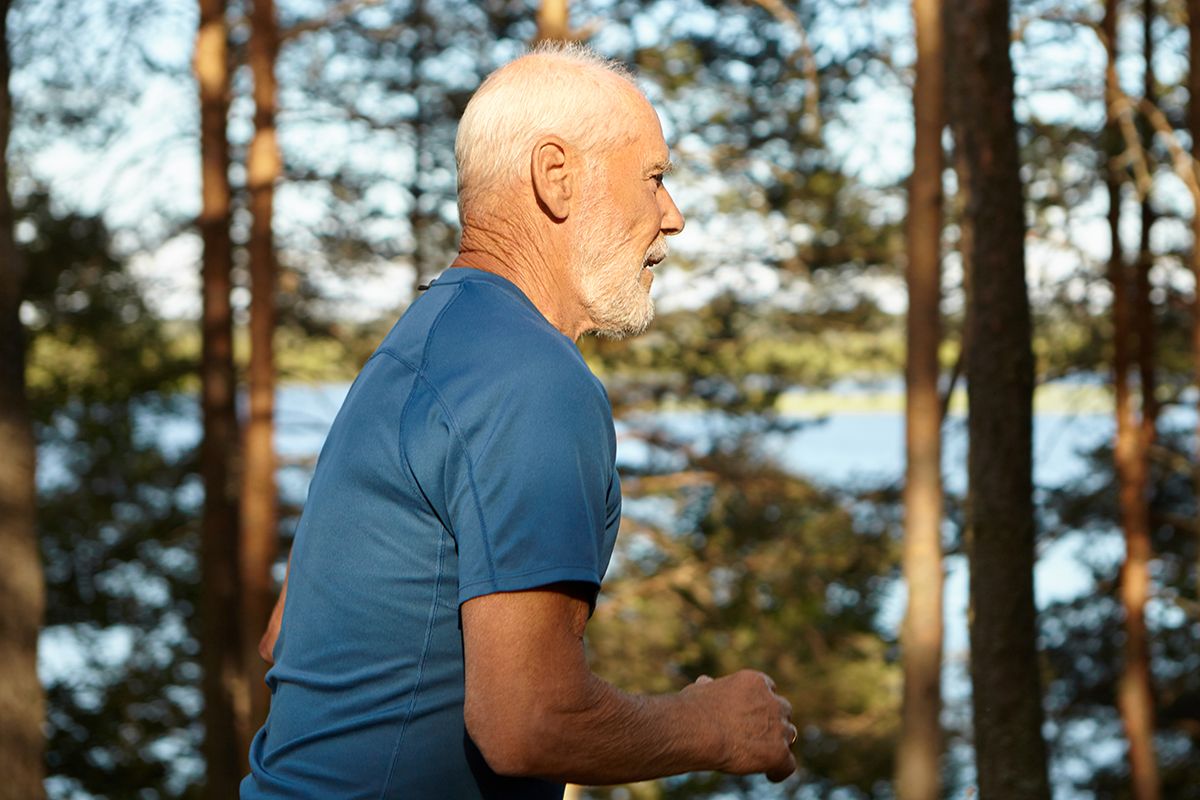 La caminata intermitente mejora la movilidad de adultos mayores y mantiene activos músculos clave para la estabilidad. La caminata intermitente mejora la movilidad de adultos mayores y mantiene activos músculos clave para la estabilidad.