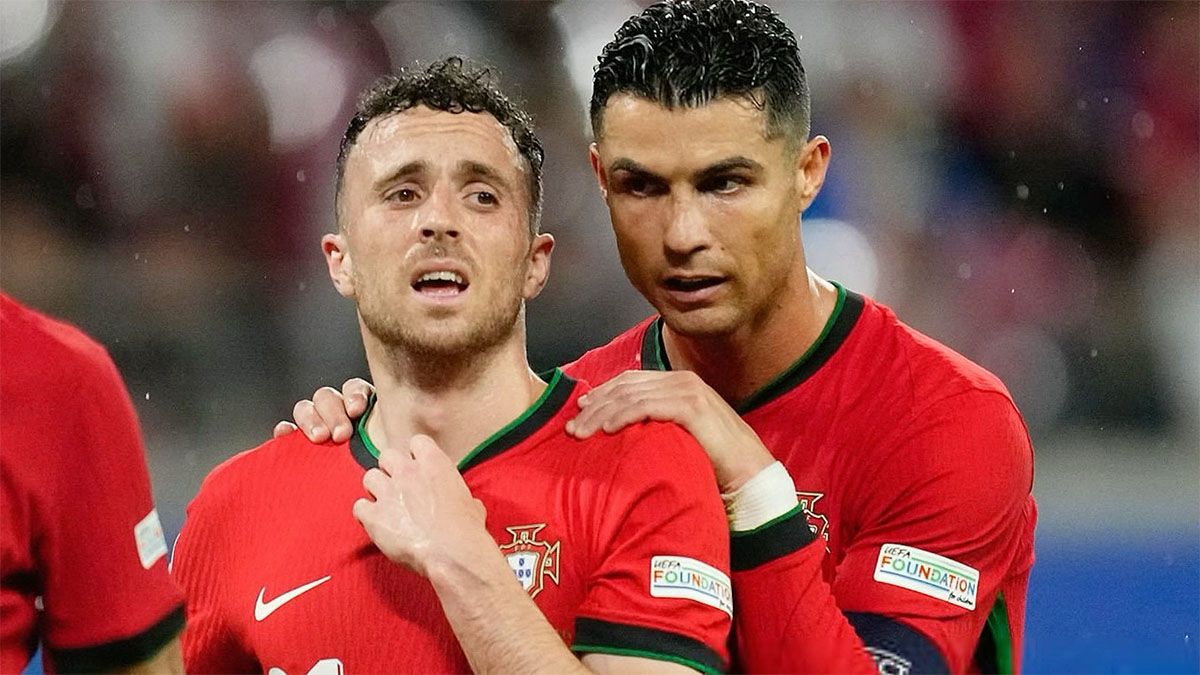 Diogo Jota y Cristiano Ronaldo.