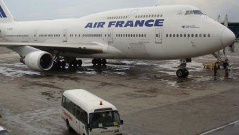 Un empleado de Air France fue detenido con una maleta llena de droga procedente de Brasil