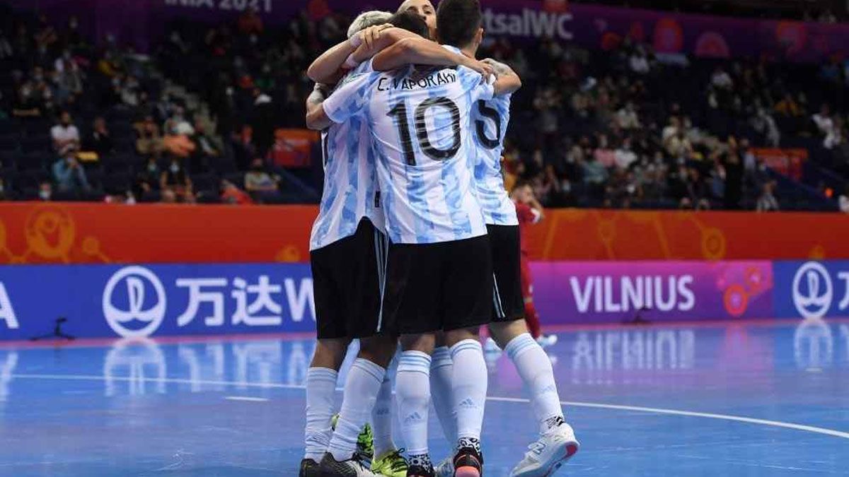 Argentina dio un pasito más y está en octavos del Mundial