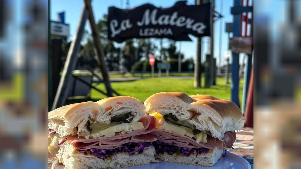 La matera hace los mejores sándwiches, vienen en tamaño extra grande y es un clásico de la Ruta 2 La matera hace los mejores sándwiches, vienen en tamaño extra grande y es un clásico de la Ruta 2