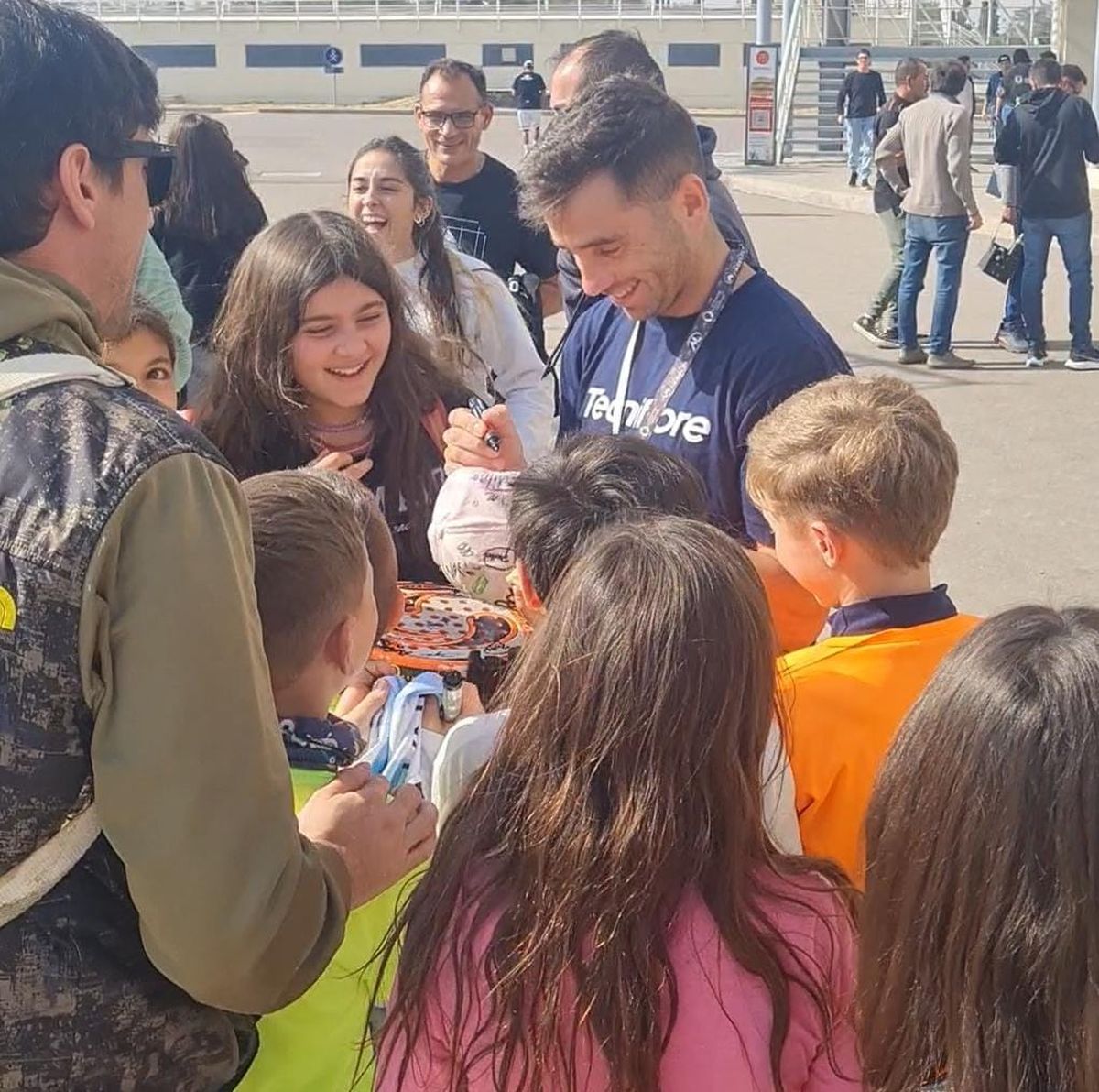 Los jugadores sintieron el cariño de los más chicos Los jugadores sintieron el cariño de los más chicos