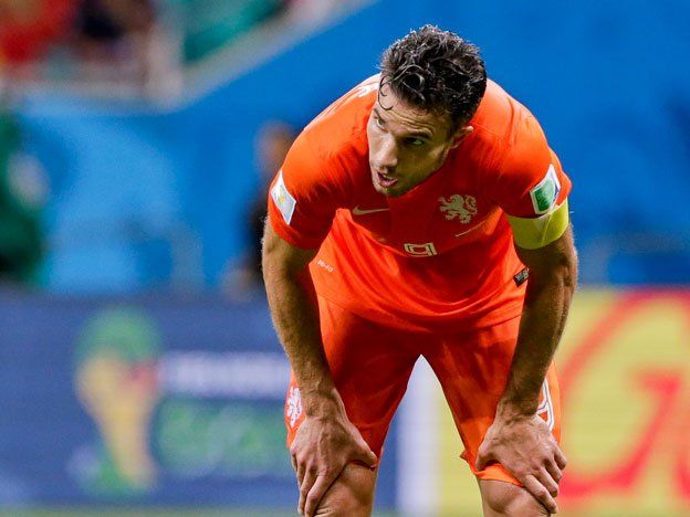 Van Persie podría perderse la semifinal ante Argentina