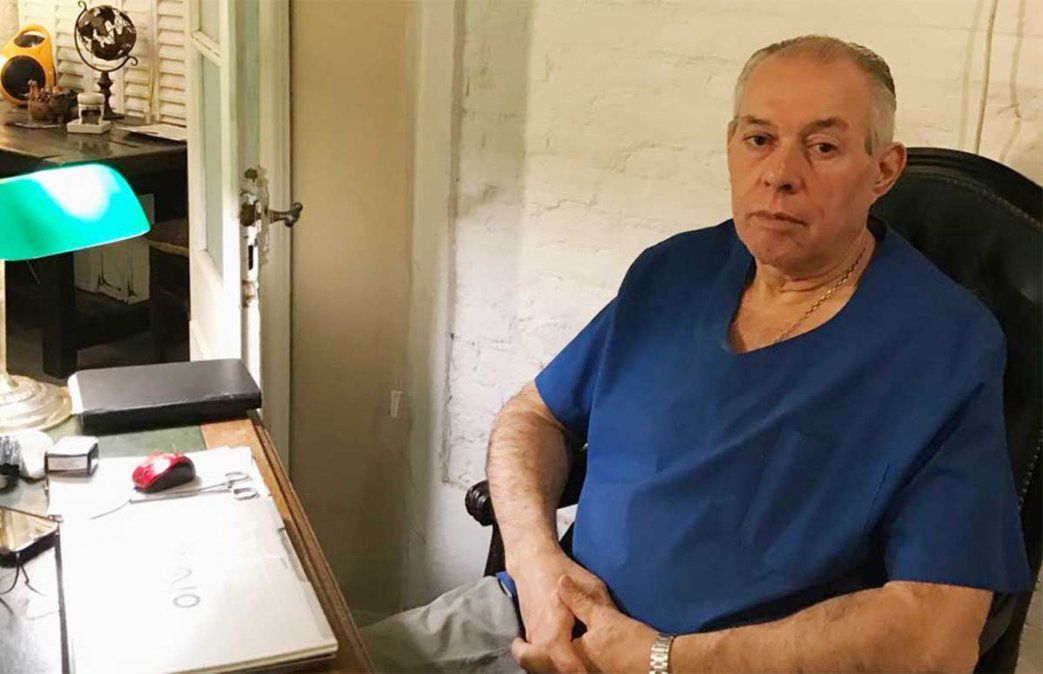 Por la denuncia del Ministerio de Salud quedó imputado el médico Dante Converti, que recetó el dióxido de cloro a un paciente con coronavirus, que luego falleció. En su página se define como uno de los primeros médicos homeópatas del país.