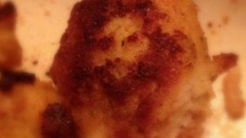 Un hombre dice haber encontrado una imagen milagrosa en una presa de pollo