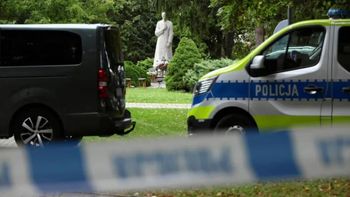 Entró a la iglesia, asesinó al cura en plena misa y dejó a dos mujeres en estado crítico: 