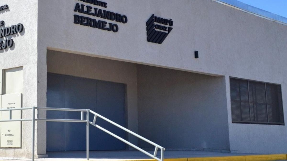 La escuela de Maipú del nivel secundario fue construida con fondos municipales. La escuela de Maipú del nivel secundario fue construida con fondos municipales.