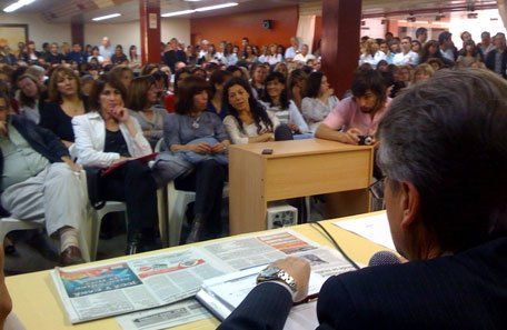 Los médicos votaron seguir con el paro pese a la súplica oficial de acordar una tregua de 20 días