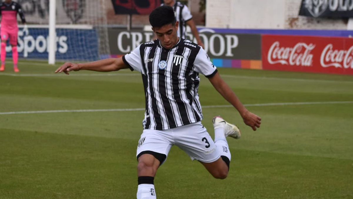 Matías Recalde tuvo un gran partido en el triunfo de Gimnasia y Esgrima ante San Martín de San Juan.
