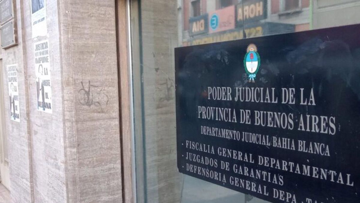 Los dos supuestos asesinos del hombre, en su casa de Monte Hermoso, fueron trasladados al Departamento Judicial de Bahía Blanca, donde se negaron a declarar