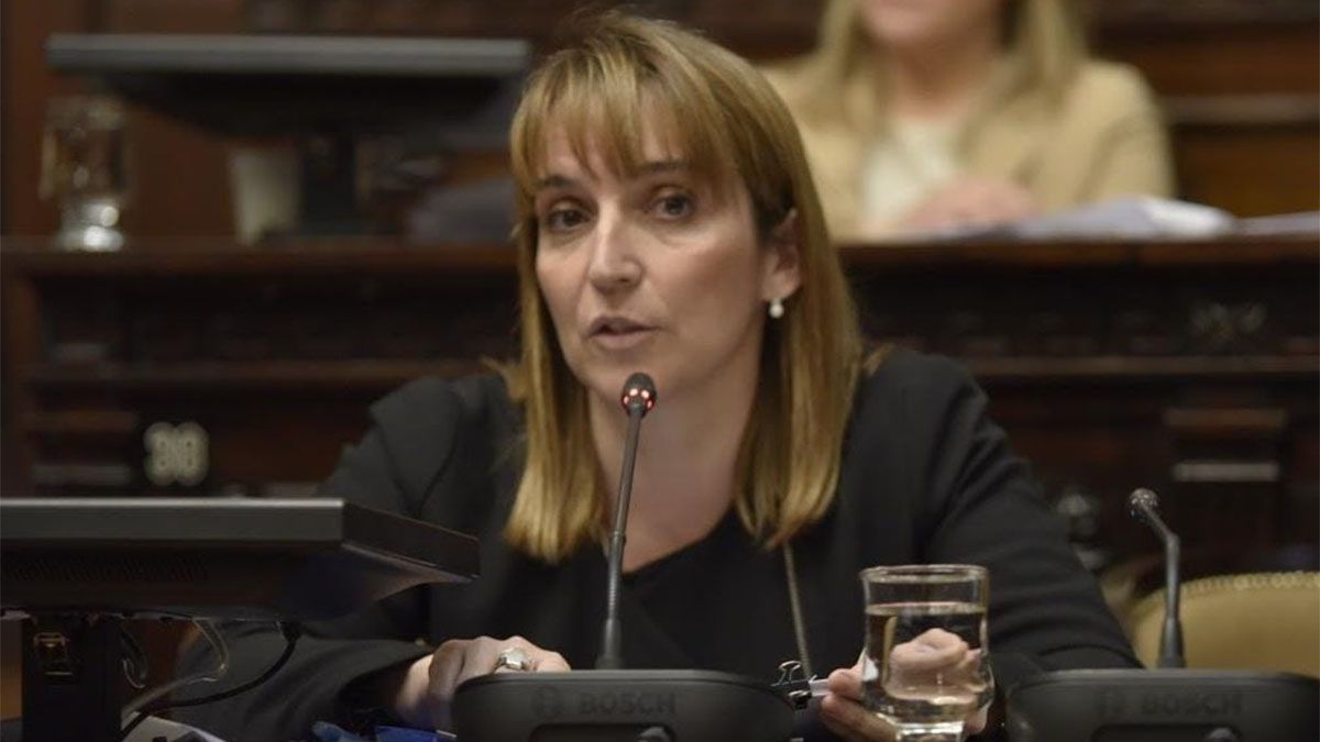 La diputada radical María José Sanz fue quien presentó el proyecto en la Legislatura para que el Presidente derogue el decreto que beneficia a La Pampa con los beneficios económicos por los Nihuiles.
