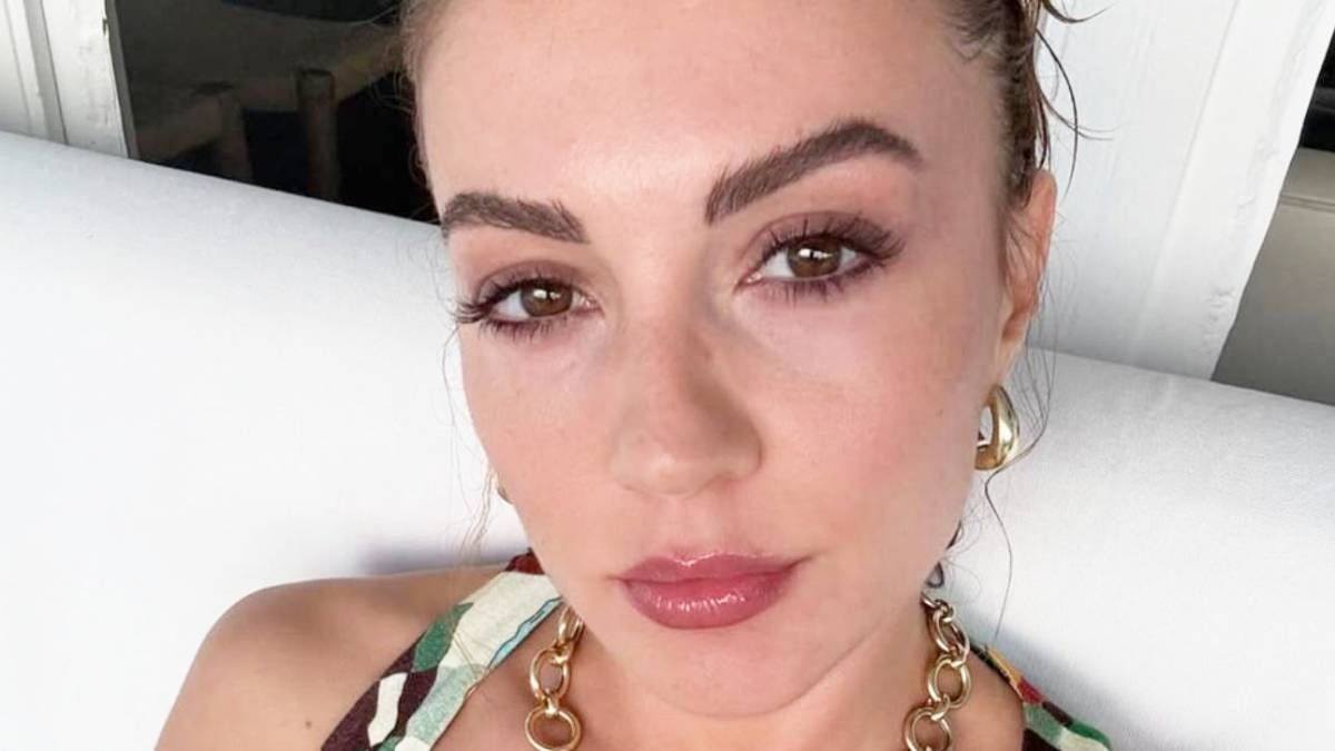 Burcu Ozberk. La bella actriz turca protagonista de la serie, Olvídame si puedes. 