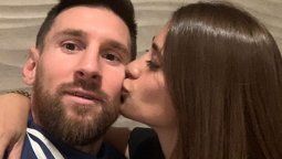 Antonela Roccuzzo fue a visitar a Messi y se sacó una foto con otro número diez