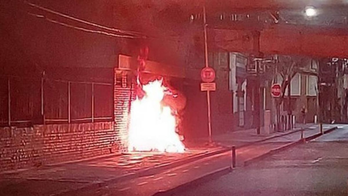 Detuvieron al sospechoso de prender fuego a una mujer.