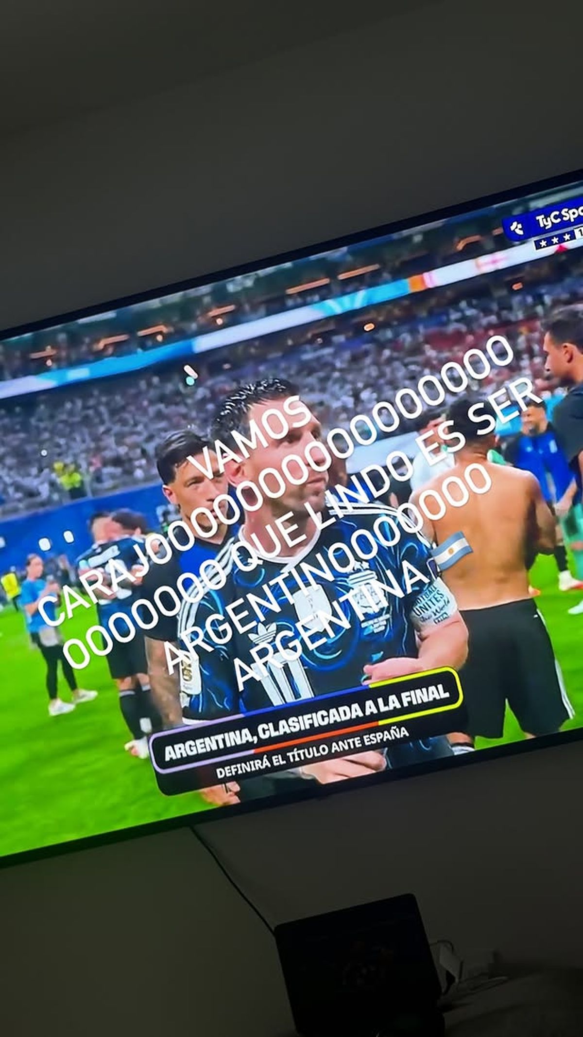 El apasionado festejo de la China Su&aacute;rez tras el partido de Argentina-Inglaterra.