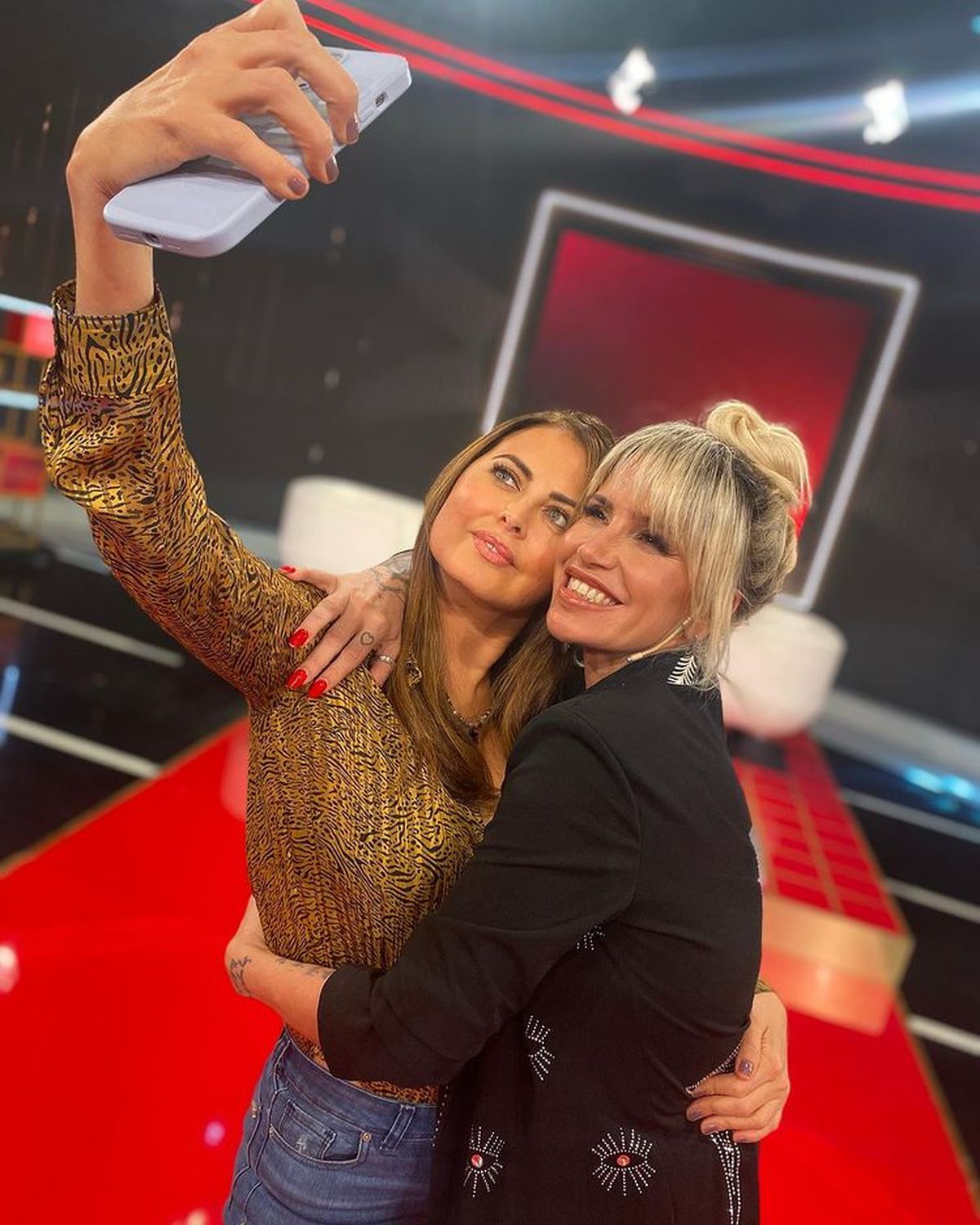 Tiembla Divas Play! La foto más esperada de Florencia Peña y Silvina Luna:  Se viene...