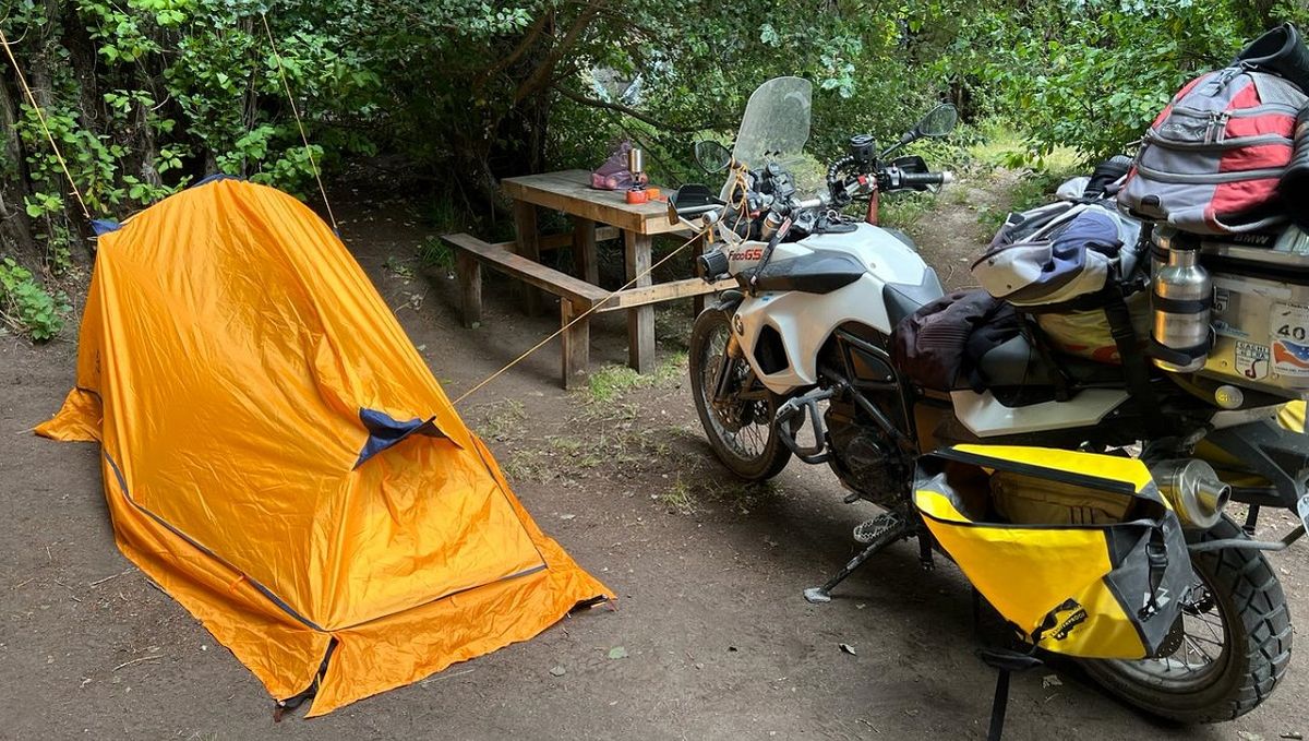 Va a hacer 50% carpa y 50% hostel. Va a hacer 50% carpa y 50% hostel.