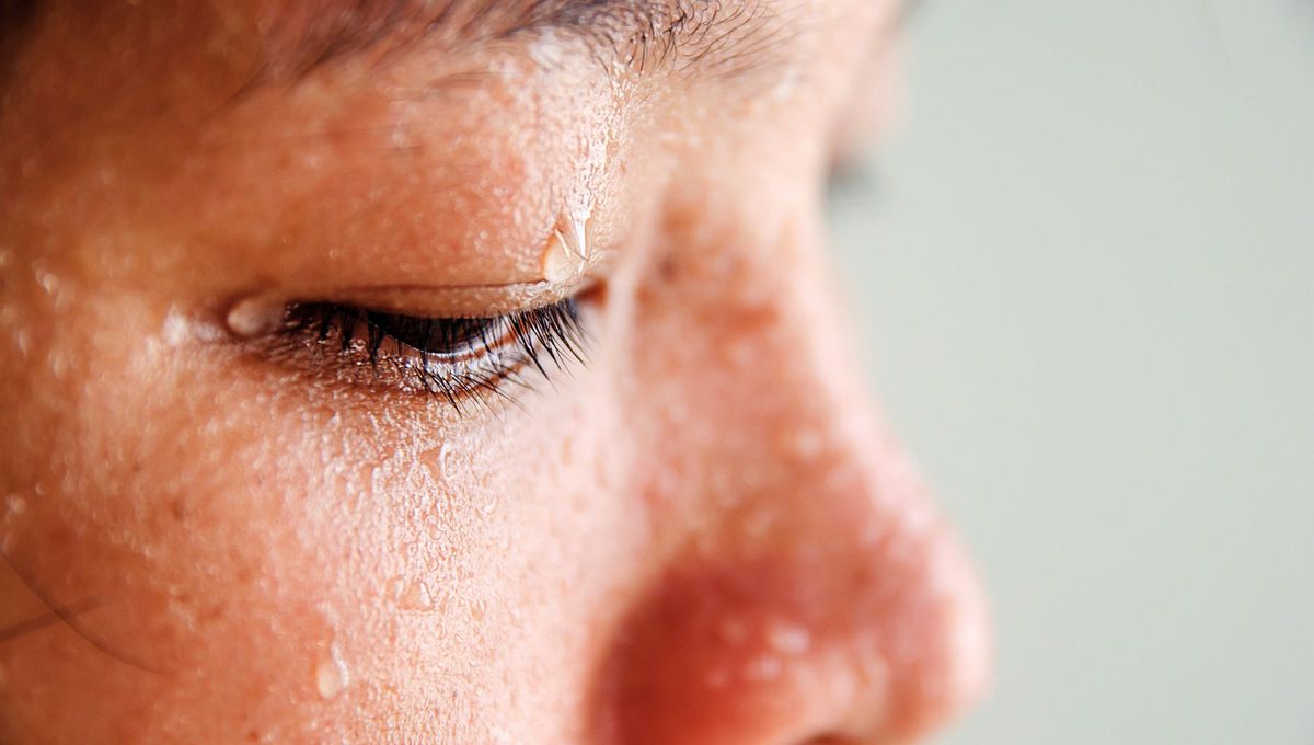 El sudor es normal cuando hacemos actividad física o tenemos demasiado calor El sudor es normal cuando hacemos actividad física o tenemos demasiado calor