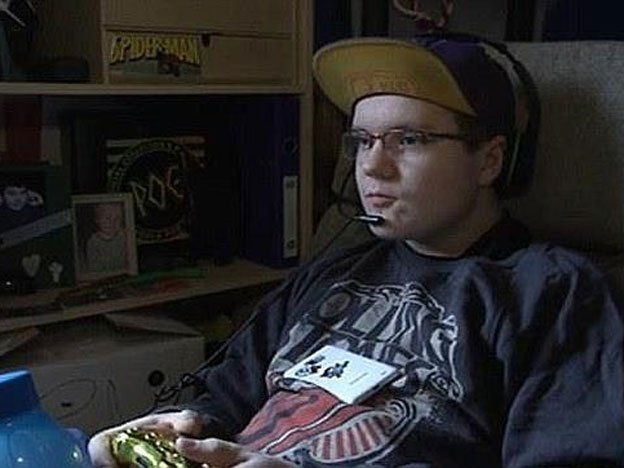 Entró en coma por tomar 4 litros de energizantes durante 16 horas de videojuegos