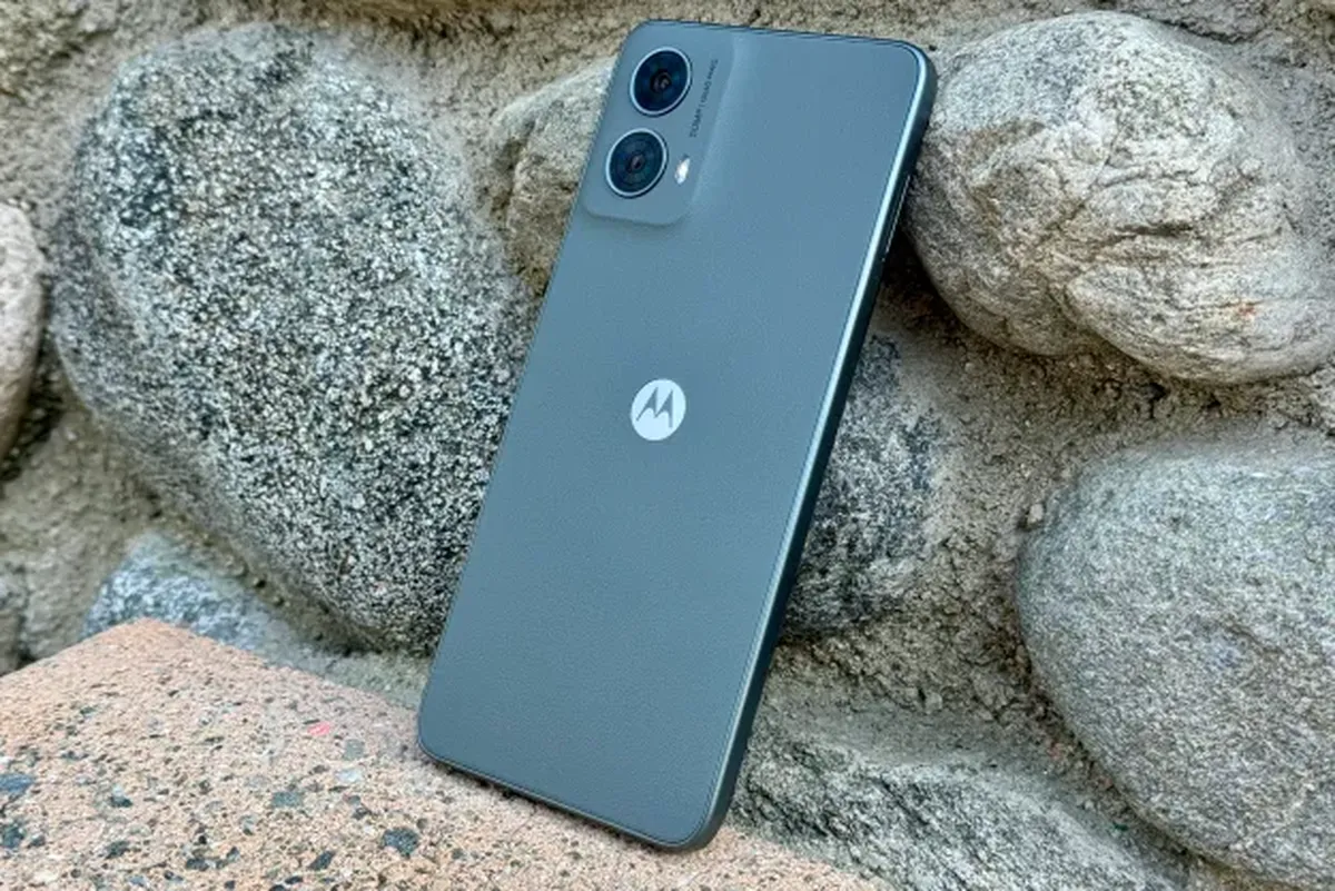 Motorola decepcionó a los compradores de este teléfono económico. Motorola decepcionó a los compradores de este teléfono económico.