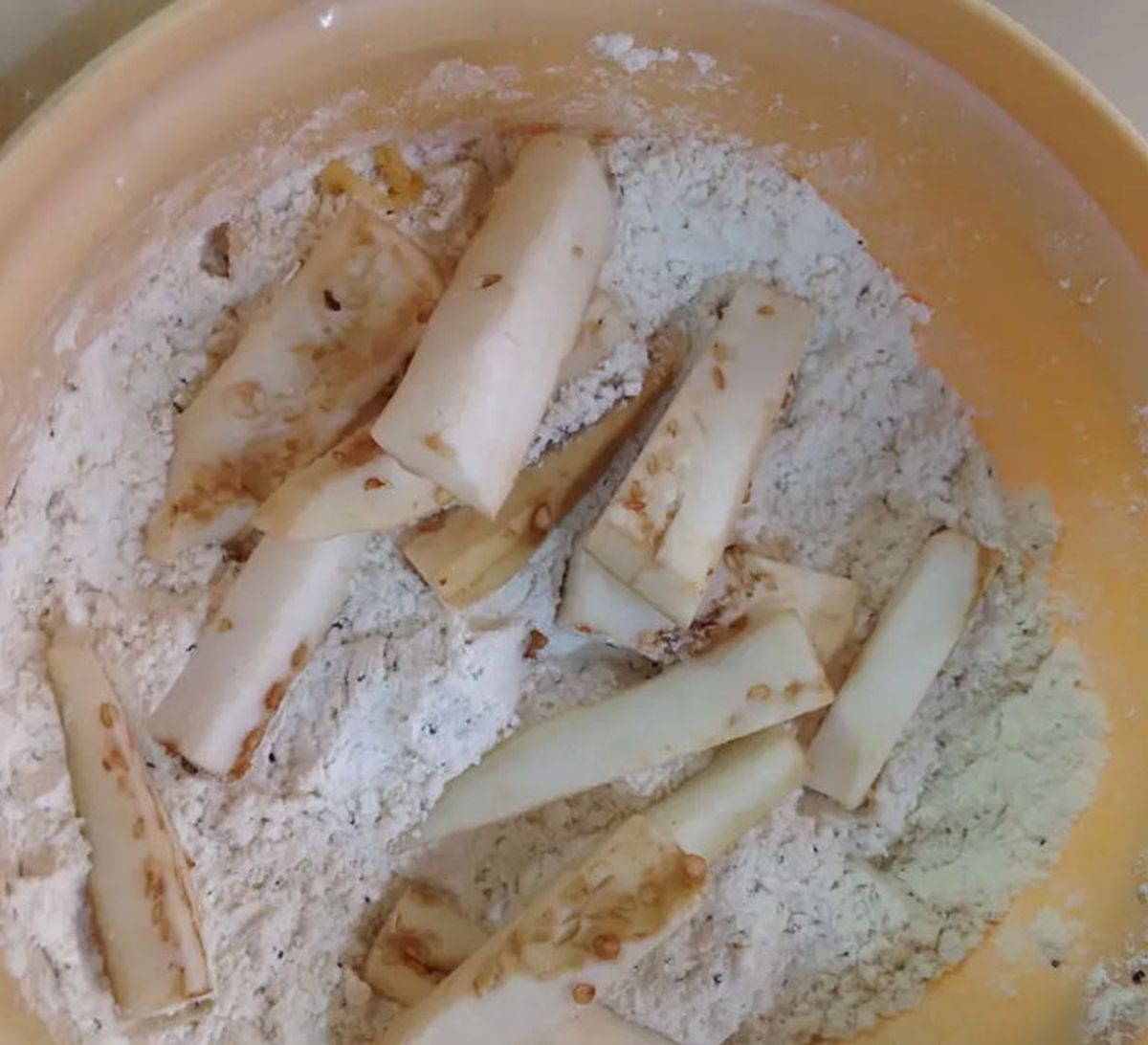 La receta de bastones de berenjena se hacen con una receta de pocos ingredientes. Foto: suspiritosrd.com.