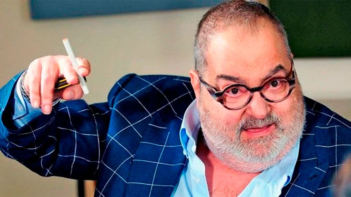 Jorge Lanata y su aliado: el cigarrillo.