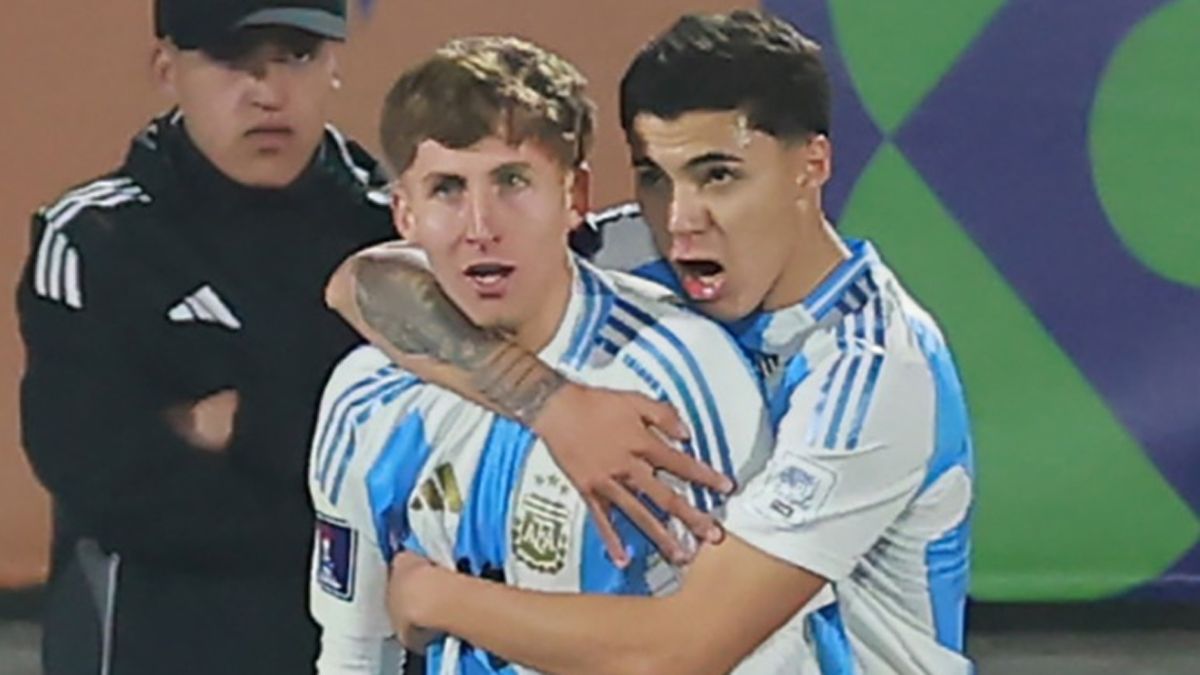Andino entró e hizo un golazo.