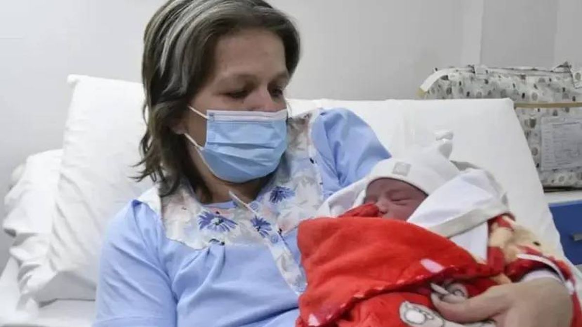 La madre, Mirta Portillo, oriunda de Misiones, con el pequeño Noah Maciel. La madre, Mirta Portillo, oriunda de Misiones, con el pequeño Noah Maciel.
