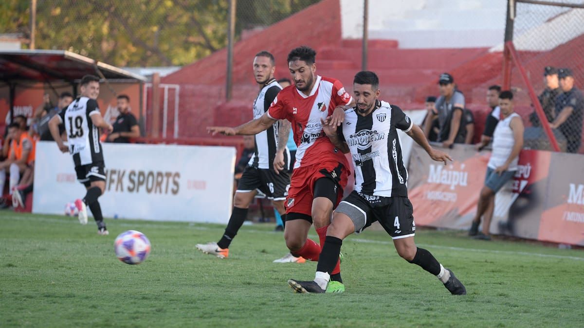 Matías Viguet volvió a jugar en el Deportivo Maipú tras un año y medio