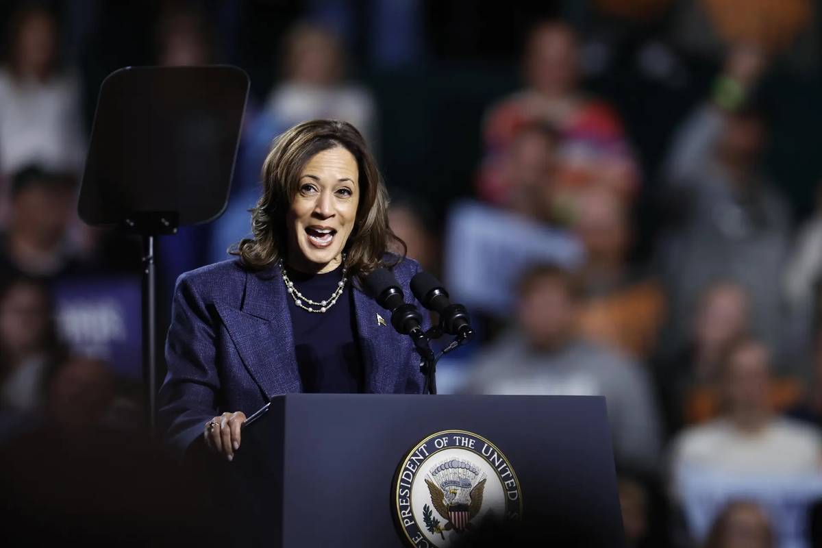 Kamala Harris, habla durante un mitin de Get Out the Vote en East Lansing, Michigan en Estados Unidos. Crédito: EFE/CJ GUNTHER.