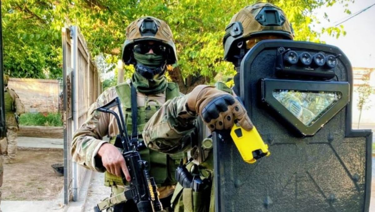 El rostro más extremo de la crisis en salud mental: efectivos de las Fuerzas de Operaciones Especiales (FOE) de la Policía actuaron durante Nochebuena y Navidad para contener a personas atrincheradas y con intenciones de autolesionarse. El rostro más extremo de la crisis en salud mental: efectivos de las Fuerzas de Operaciones Especiales (FOE) de la Policía actuaron durante Nochebuena y Navidad para contener a personas atrincheradas y con intenciones de autolesionarse.