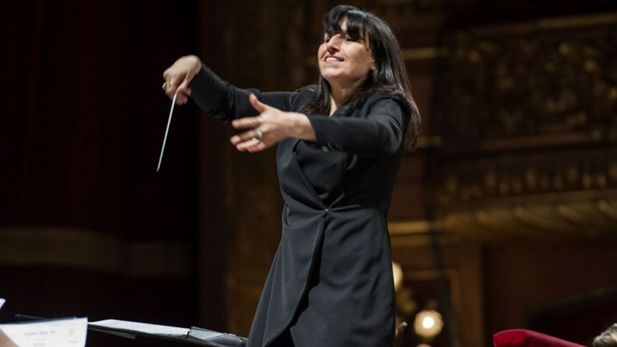 La directora francesa Nathalie Marin está al frente del concierto de este viernes en la Nave de la UNCuyo.
