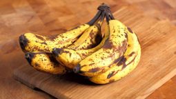 Evita que las bananas se maduren de la noche a la mañana. Evita que las bananas se maduren de la noche a la mañana.