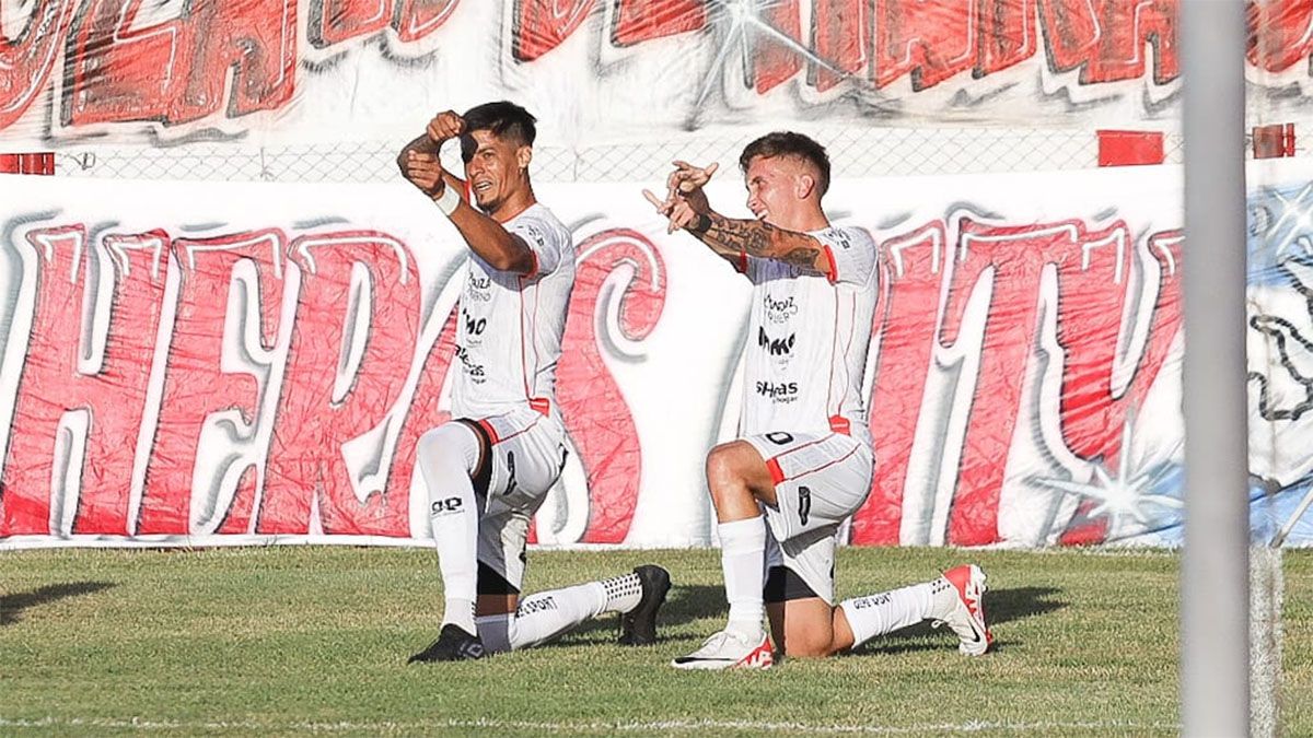Pablo Palacios festeja el segundo gol junto a Tadeo Marchiori. Pablo Palacios festeja el segundo gol junto a Tadeo Marchiori.