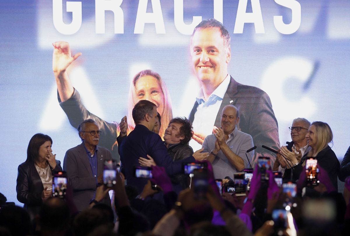 El presidente Javier Milei y el ahora legislador porteño Manuel Adorni juntos en el hotel Libertador.