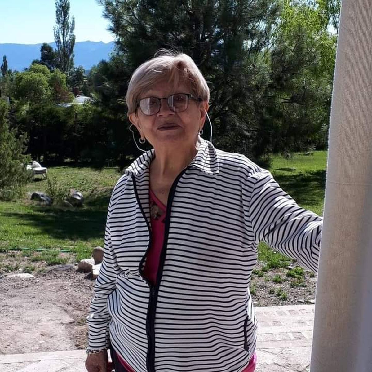 Así era la abuela Hortencia, mamá de cuatro hijas y abuela de siete nietos. El lunes por la tarde se robaron la urna con sus cenizas, de una propiedad ubicada en la calle Balcarce de Dorrego. Así era la abuela Hortencia, mamá de cuatro hijas y abuela de siete nietos. El lunes por la tarde se robaron la urna con sus cenizas, de una propiedad ubicada en la calle Balcarce de Dorrego.